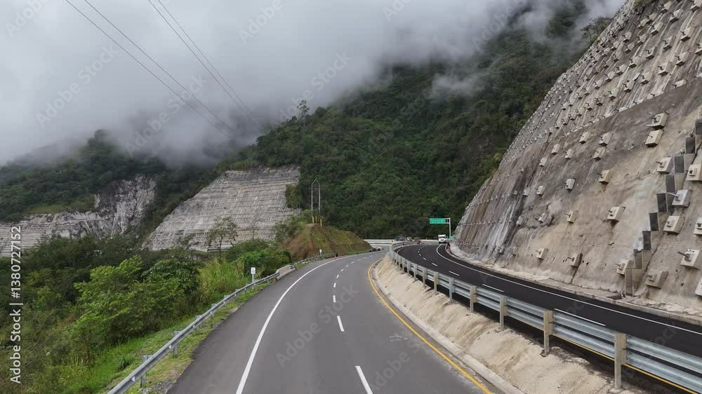 Video aéreo realizado con drone sobre la nueva vía que pertenece a la 