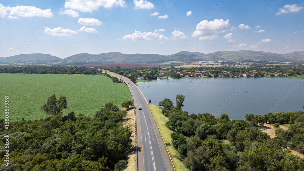 Obraz premium Hartbeespoort dam, Bojanala in North West Provence in South Africa, ecological disaster with water hyacinth plants