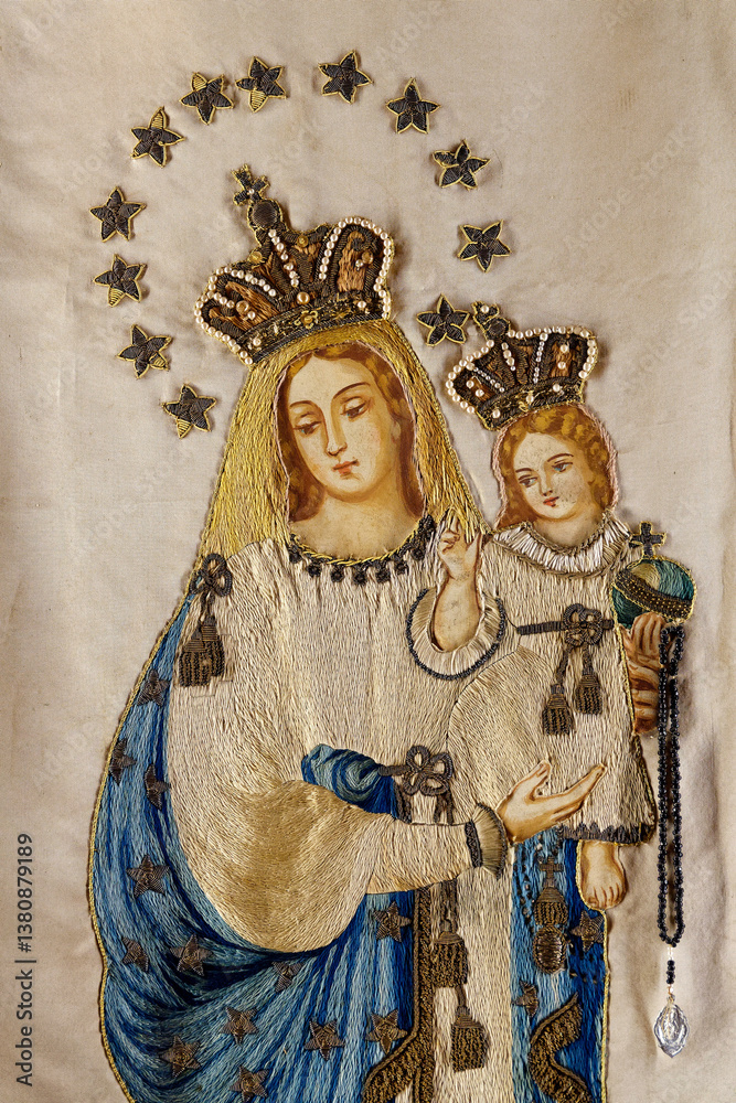 Obraz premium Embroidered religious ceremony banner of Blessed Virgin Mary holding baby Jesus Christ in her arms.
