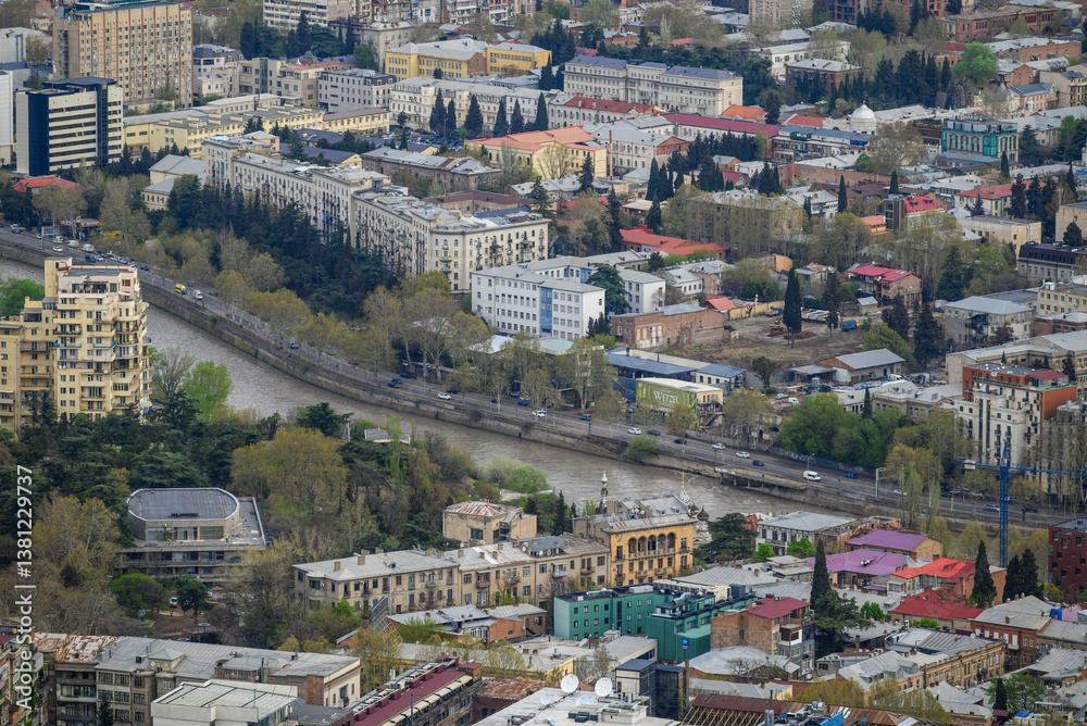 Obraz premium Cityscape of Tbilisi, capital of Georgia, aerial panoramic view from Mtatsminda Park