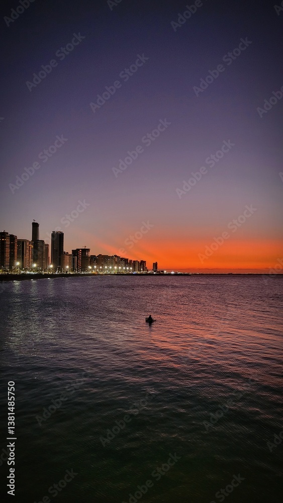Naklejka premium Pôr do sol a beira mar
