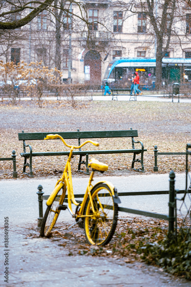 Fototapeta premium sad lonely yellow rover