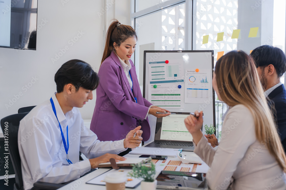 Obraz premium Business Team Analyzing Charts and Data