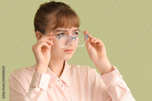 Young businesswoman in eyeg...