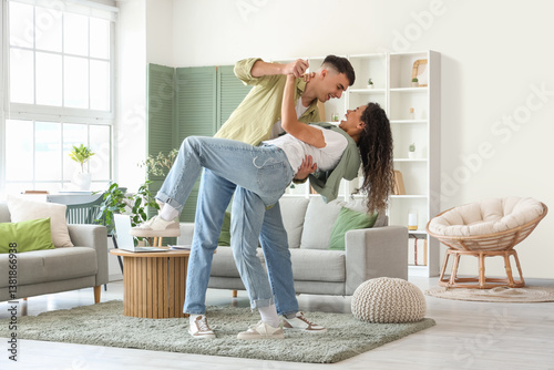 Obraz na płótnie Happy young beautiful couple dancing at home w salonie