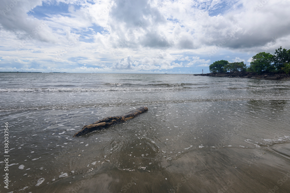 Fototapeta premium Beach in front of The Crown Plaza in Nadi, Fiji