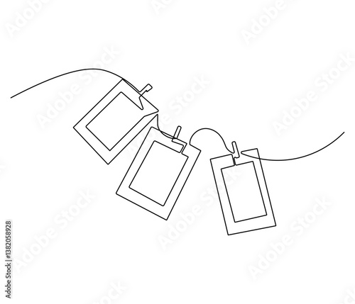 Continuous one line drawing of photo frame with clip. Single line drawing illustration of photo frame polaroid. Papper frame concept vector art. Doodle line illustration.
