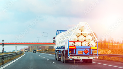 Obraz na płótnie Flammable gas transport truck carrying cylinders w salonie