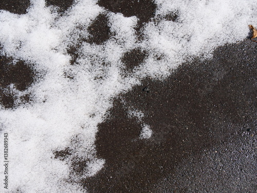  飛び込みたくなる程綺麗に積もった雪 