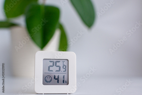device for measuring moisture and air temperature