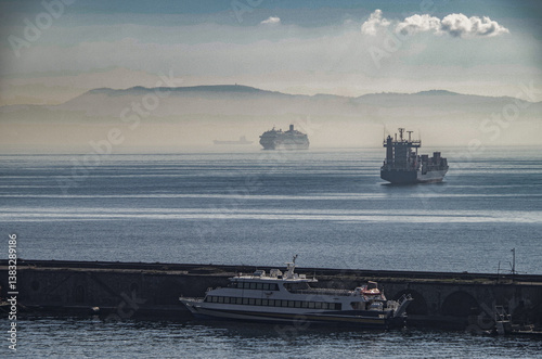 Obraz na płótnie Modern cruiseship cruise ship liner Fascinosa arrival into Napoli Naples, Italy port during summer Mediterranean cruising early morning sunrise fog bank misty w salonie
