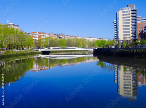 Obraz na płótnie Urumea River in the city of Donostia-San Sebastián, Euskadi w salonie