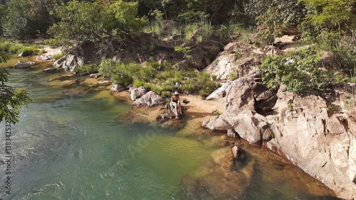 mulher no balneário douradas, tocantins 
