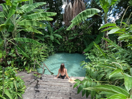 mulher no feverdouro do rio do sono, jalapão, tocantins 