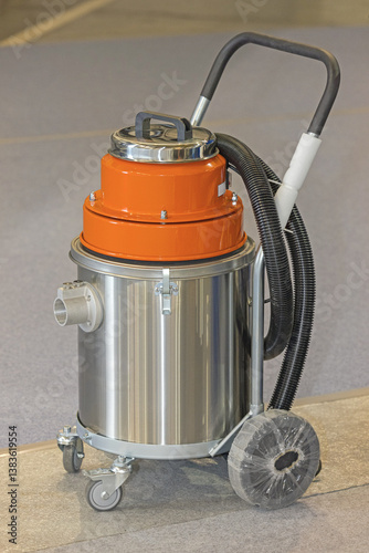 Obraz na płótnie Large Industrial Vacuum Cleaner at Carpet Floor Office Building w salonie