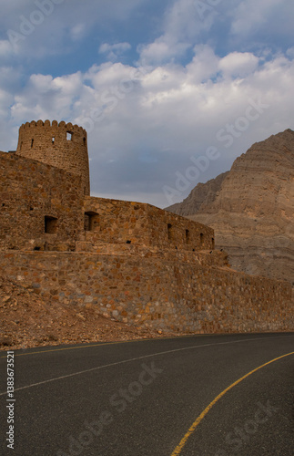 Obraz na płótnie Oman, 03-04-2025: the road and the Al Qala Fort in Bukha, a fishing village in the Musandam Peninsula (Ruus Al Jibal), the northeastern point of the Arabian Peninsula south of the Strait of Hormuz w salonie