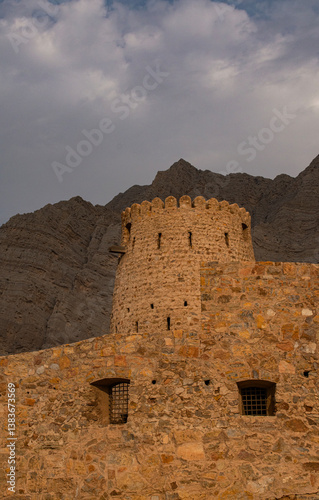 Obraz na płótnie Oman, 03-04-2025: the Al Qala Fort against the mountain in Bukha, a fishing village in the Musandam Peninsula (Ruus Al Jibal), the northeastern point of Arabian Peninsula south of the Strait of Hormuz w salonie