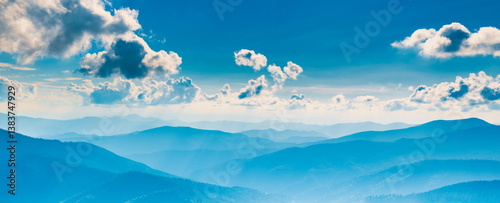 Obraz na płótnie Blue mountains landscape with blue sky and clouds w salonie