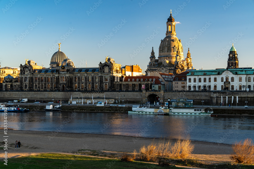 Fototapeta premium Dresden von der Augustbrücke