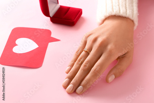 Woman's hand with engagemen...