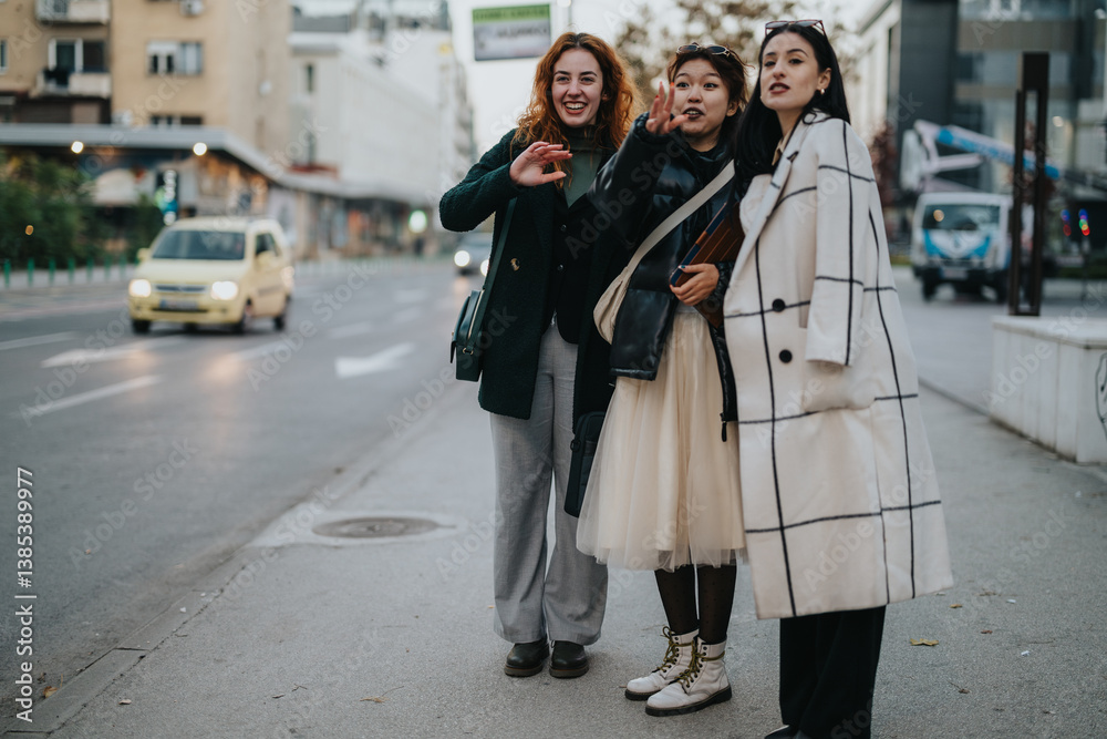 Obraz premium Women stand together on a city street, smiling and engaging in conversation. The urban backdrop adds a modern and casual atmosphere, highlighting their fashion, friendship, and dynamic interaction.
