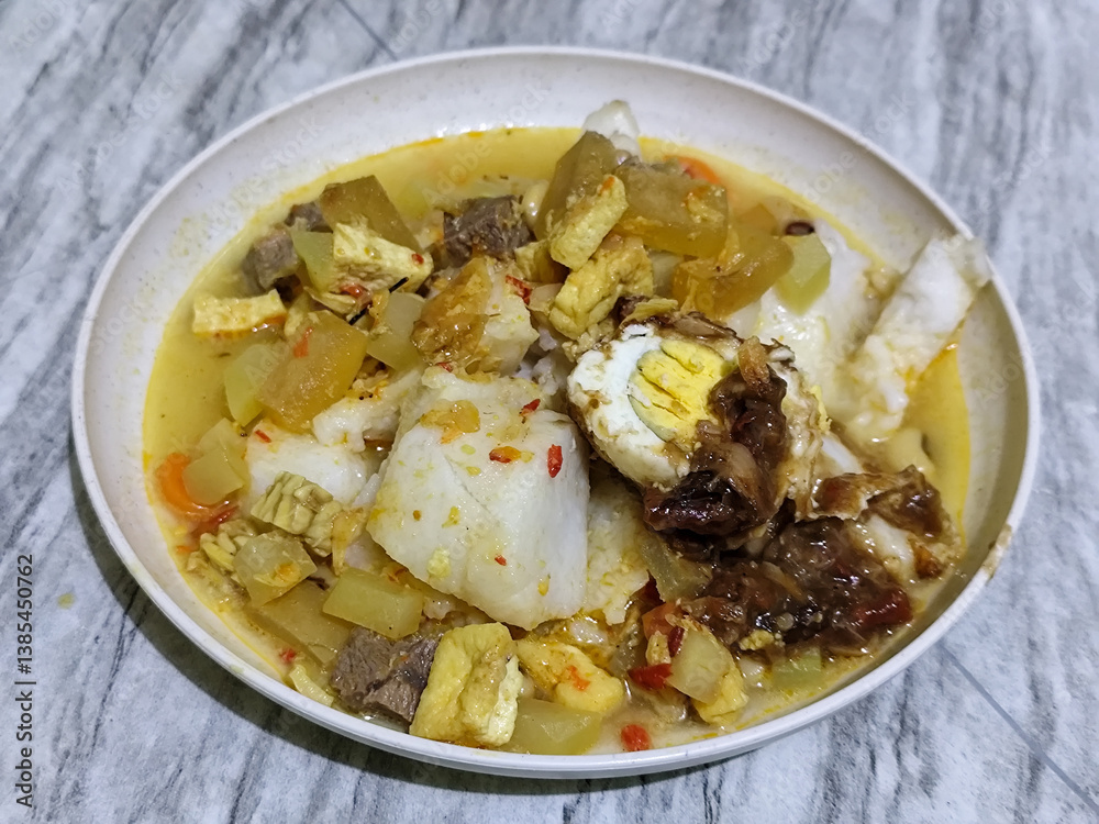 Ketupat Lebaran. Chicken vegetable ketupat is a typical Indonesian dish that is famous for its deliciousness and has a special place in Indonesian culinary culture Ketupat Lebaran. Chicken vegetable ketupat is a typical Indonesian dish that is famous for its deliciousness and has a special place in Indonesian culinary culture