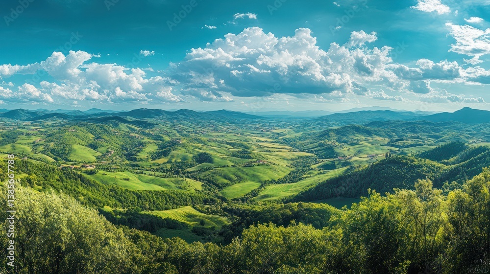 Naklejka premium Hilltop Italian landscape panorama, sunny day