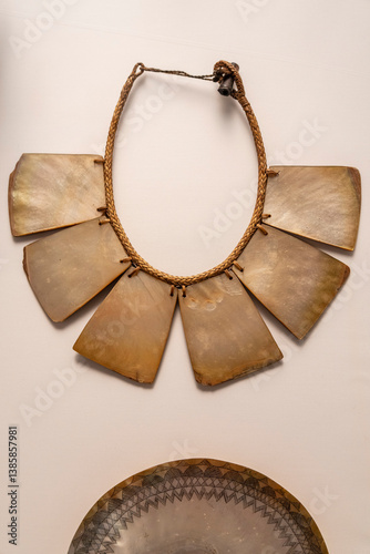 Obraz na płótnie palangapan necklace, ifugao mayaoyao, central sierra, ifugao province, Luzon Island, Philippines, 19th century, mother of pearl, MuEC, Barcelona, Catalonia, Spain w salonie