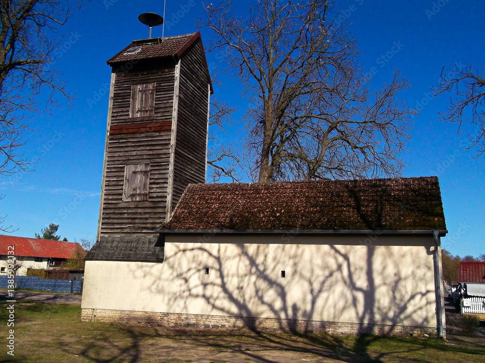 Feuerwehrgebäude mit Schlauchturm