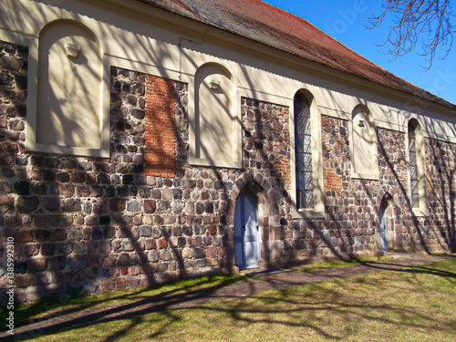Obraz na płótnie Evangelische Kirche aus dem 13. Jahrhundert
w salonie