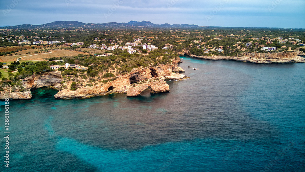 Fototapeta premium ARCO ES PONTÀS Y CALA LLOMBARDS, Mallorca