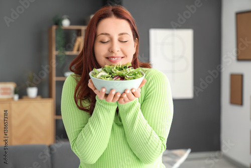 Young pregnant woman with f...