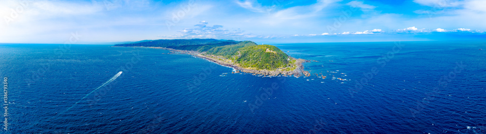 Fototapeta premium 室戸岬の春|ドローン空撮で見る灯台と黒潮の海原