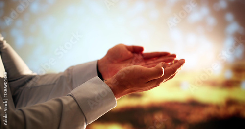 Obraz na płótnie Morning Prayer In Sunlight: Christian Worshiper Starts Hopeful New w salonie