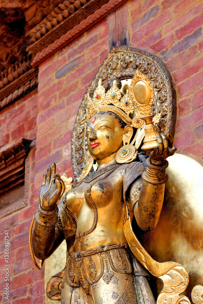 Fototapeta premium golden buddha statue