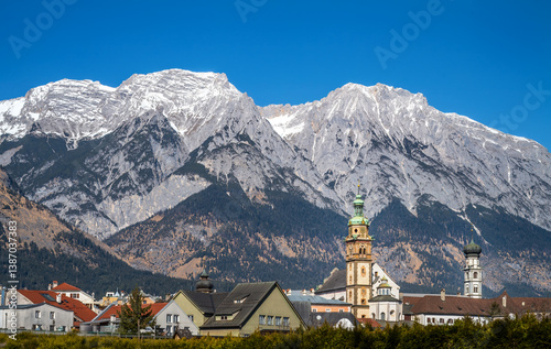 Obraz na płótnie Cityscape of Hall in Tirol and the Karwendel mountain range w salonie
