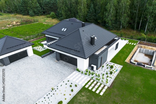 Obraz na płótnie House under construction in countryside w salonie