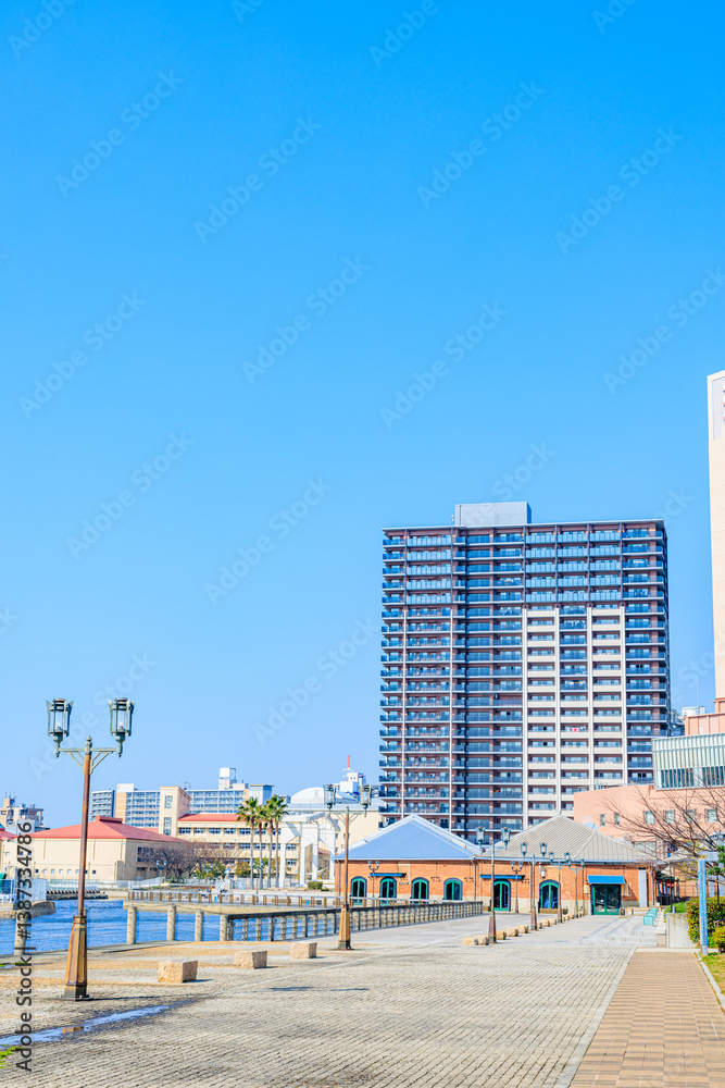 Obraz premium 春の神戸港 神戸煉瓦倉庫 兵庫県神戸市 Spring in Kobe Port.Kobe Brick Warehouse. Hyogo Pref, Kobe City.