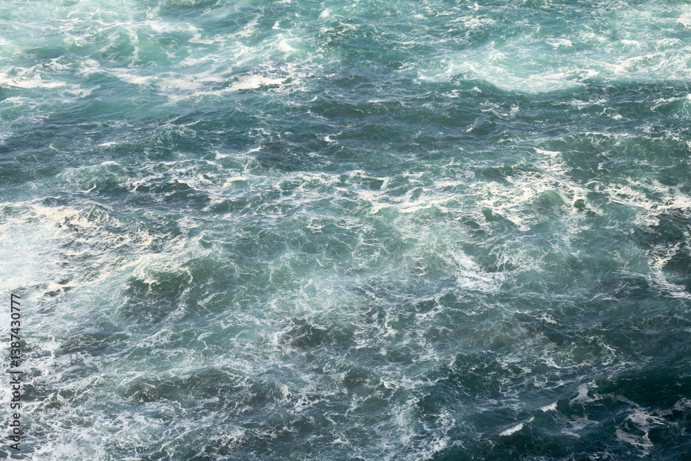 Fototapeta premium A close-up of the water's surface on Madeira, showcasing its dynamic texture.