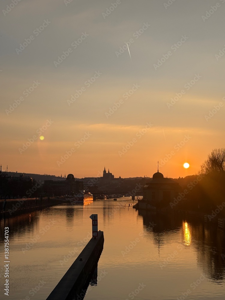 Naklejka premium sunset on the river