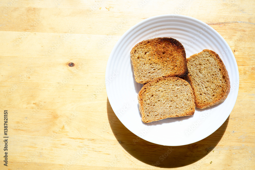 Obraz premium Toasted Whole Grain Bread Slices on Plate Three slices of toasted