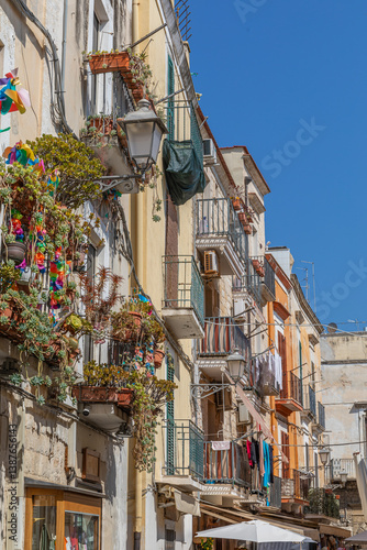 Obraz na płótnie Façades pittoresques dans le quartier de Bari Vecchia, à Bari, dans les Pouilles, Italie w salonie