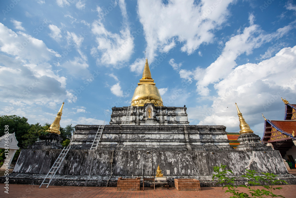Naklejka premium THAILAND UTTARADIT WAT PHRA BOROMMATHAT THUNG YANG