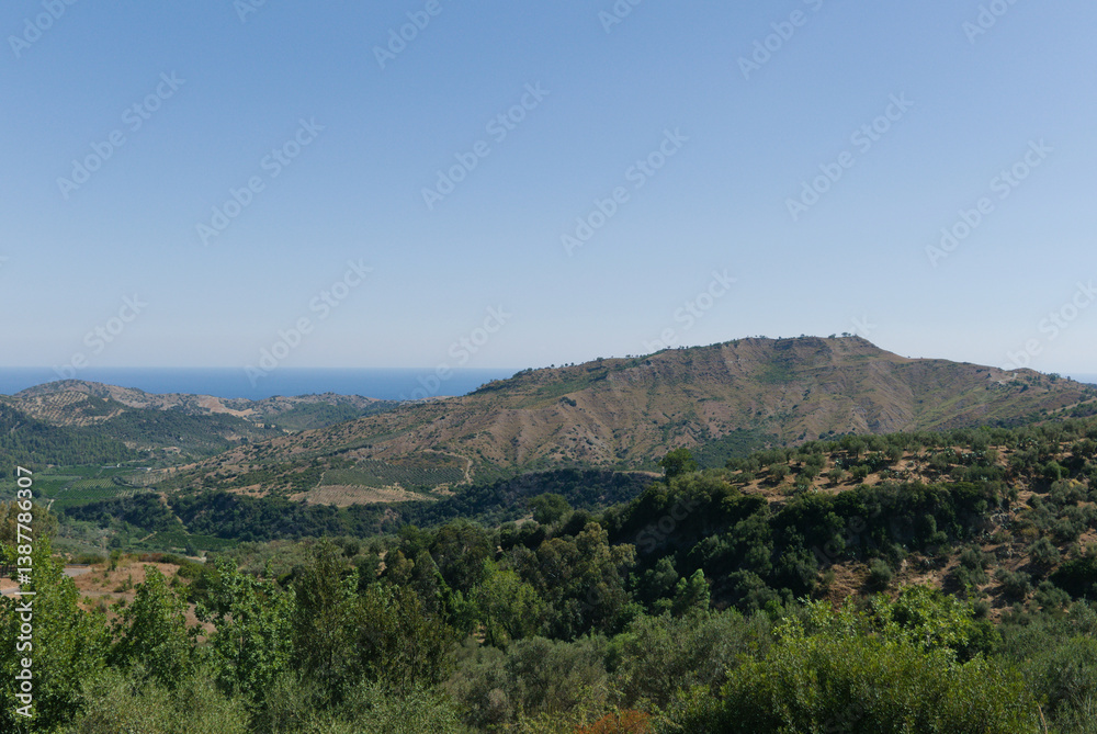 Obraz premium scenic and idyllic hilly panorama reaching down to the sea