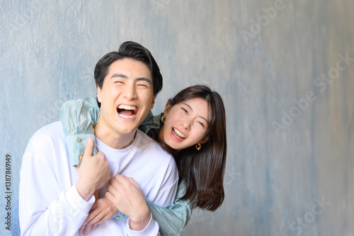 Cuadro en lienzo 仲良しの日本人カップル