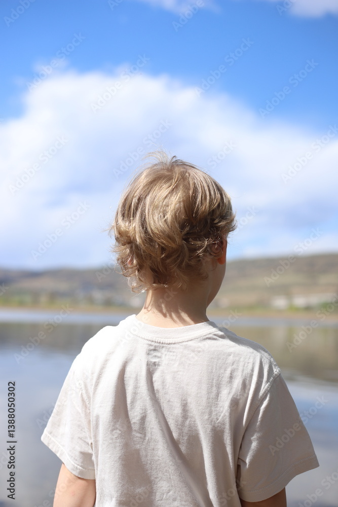 Fototapeta premium little boy looking at the sea