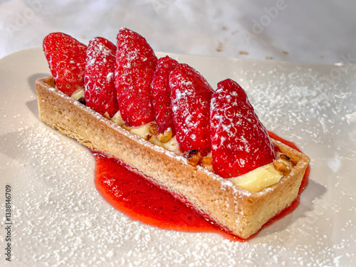 Fototapeta Naklejka Na Ścianę i Meble -  Tarte aux fraises