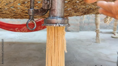 Hand Crank for Manual Pressing of Sugarcane