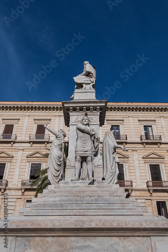 Obraz na płótnie The Monument to Vincenzo Bellini, a composer born in Catania in Sicily, stands in his hometown on Piazza Stesicoro. CATANIA, Sicily, ITALY. w salonie