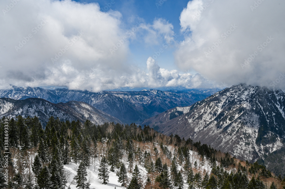 Obraz premium 岐阜県高山市穂高の山